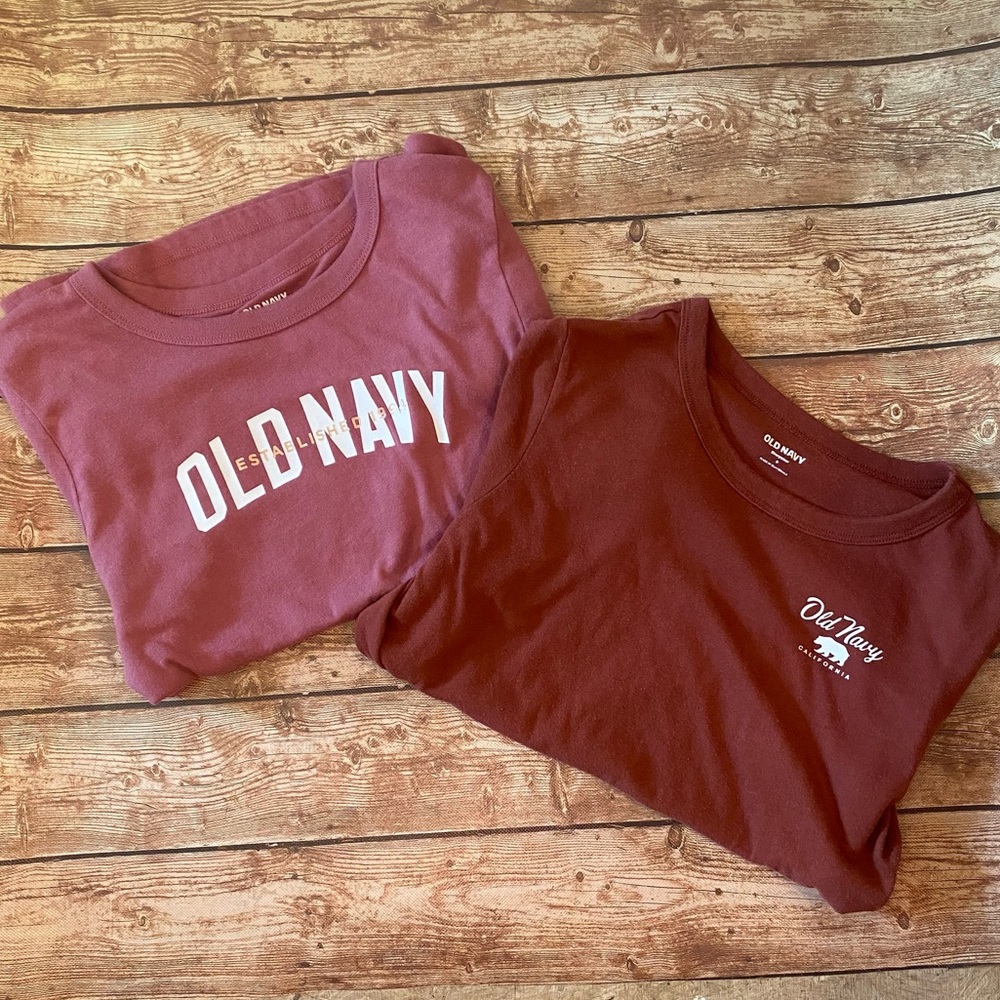 2 Old Navy Women’s size small tees in Burgundy and Mauve
